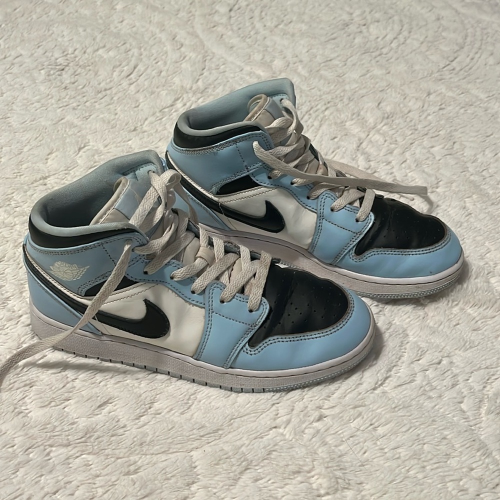 Air Jordan Mid 1 - 6.5 Y.  Light Blue, Black and White